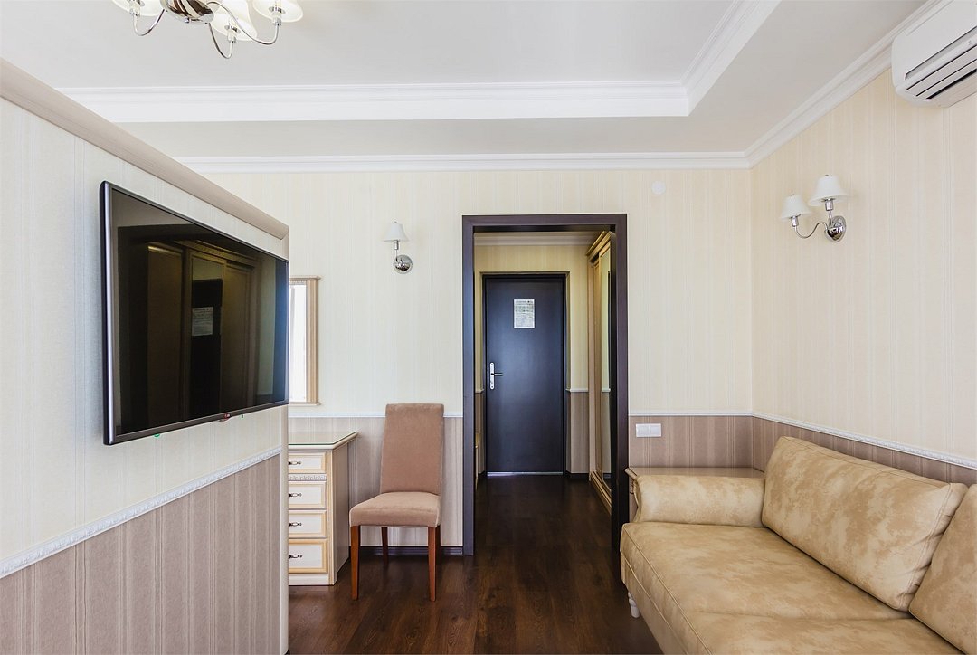 Люкс 2-местный (с балконом, вид на парк)