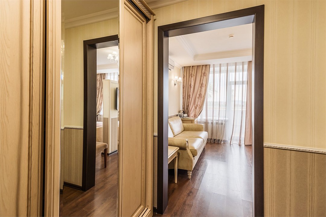 Люкс 2-местный (с балконом, вид на парк)