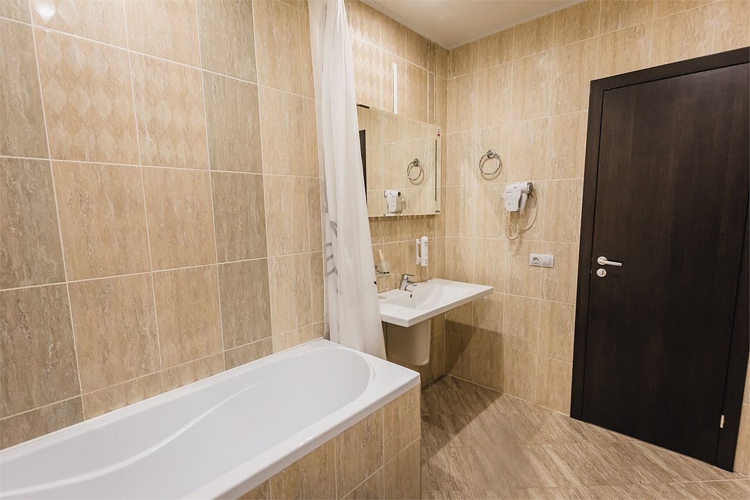 Люкс 2-местный (с балконом, вид на парк)