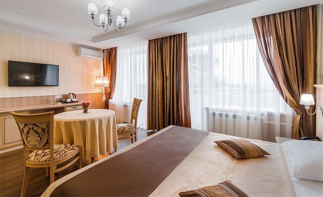 Номер 2-местный VIP (с балконом, вид на парк)