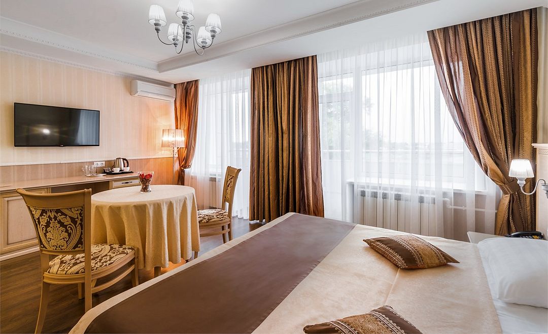 Номер 2-местный VIP (с балконом, вид на парк)