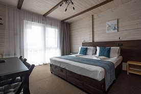 Двухместный номер Deluxe с видом на озеро двуспальная кровать, Отель BaikalWood Eco Lodge&Spa, Хужир