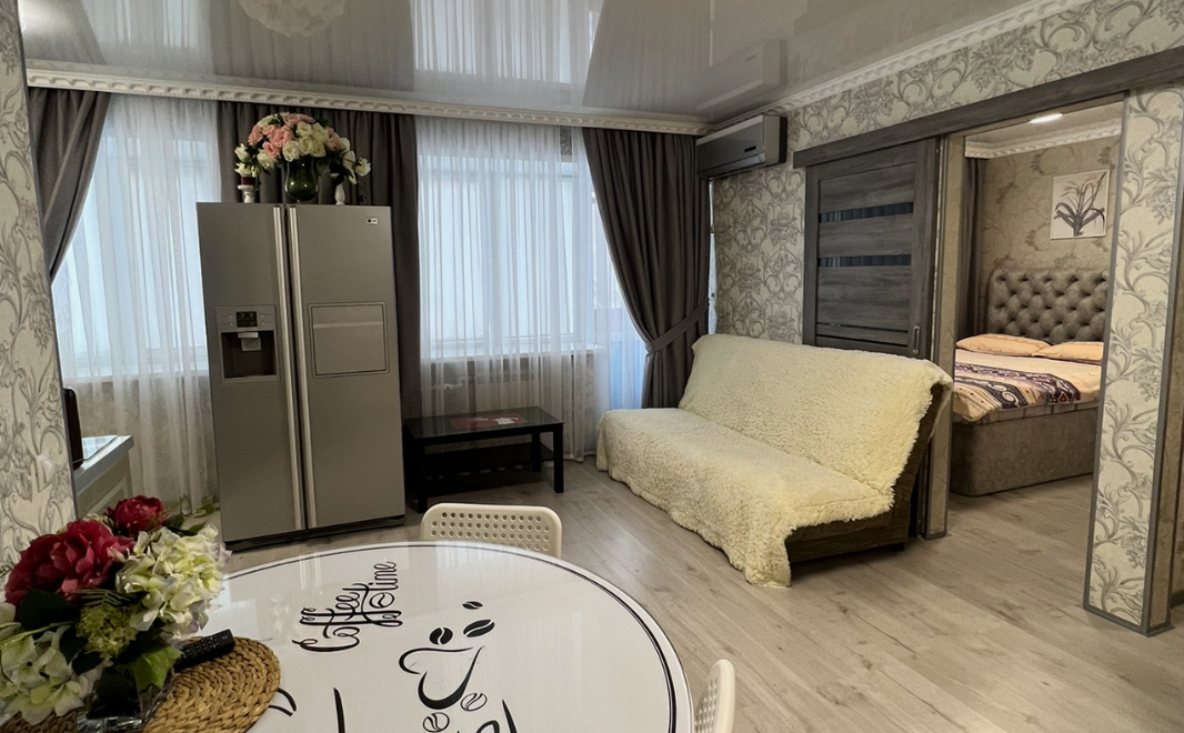 Люкс Кухня 4-местный 3-комнатный (пр-кт Ленина, д. 19)