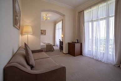 Джуниор сюит 2-местный Комфорт (С2м2к1)