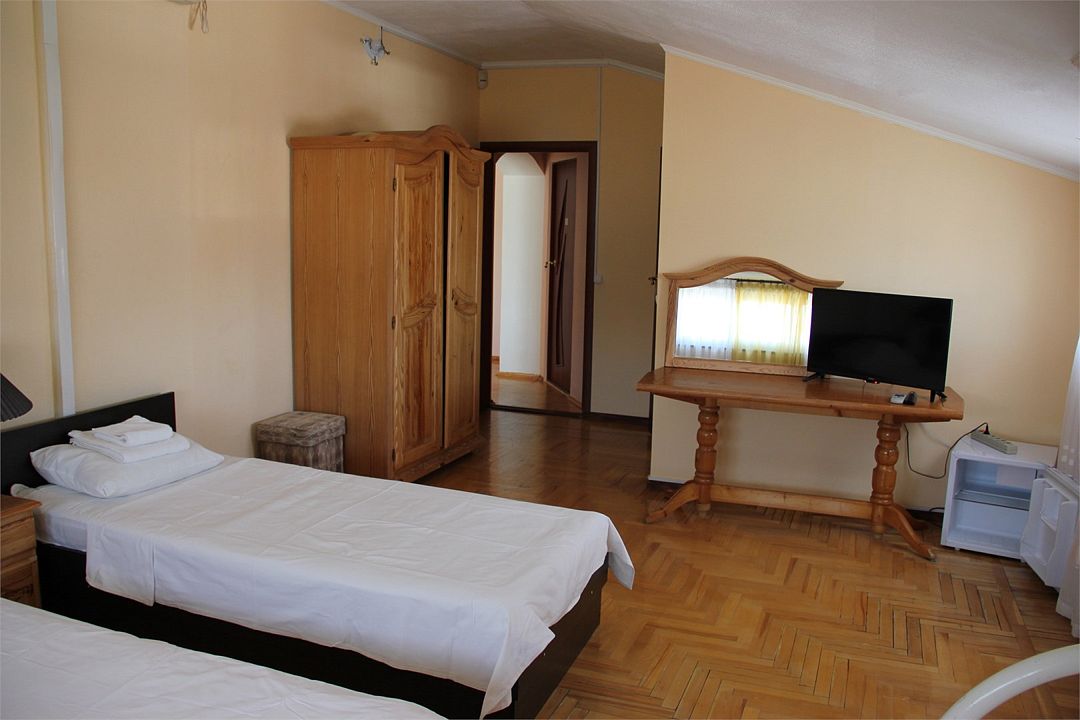 Стандартный 4-местный (с ванной, 201)