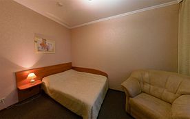 Двухместный полулюкс с 2 комнатами двуспальная кровать, Гостиничный комплекс Дежавю, Орёл