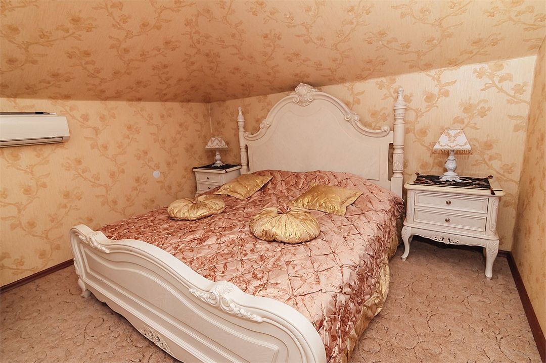 Джуниор сюит 2-местный (Мансардный с диваном)