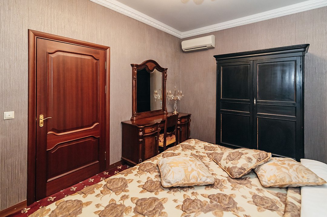 Люкс 4-местный 2-комнатный (№5)