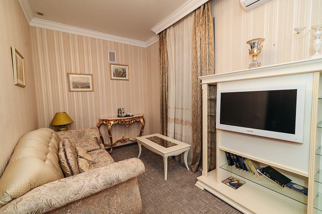 Люкс 4-местный 2-комнатный (№5)