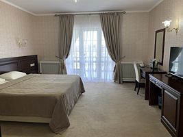 Двухместный номер Comfort с балконом двуспальная кровать, Отель Марко Поло, Элиста