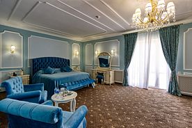 Двухместный номер Superior с балконом двуспальная кровать, Отель Марко Поло, Элиста