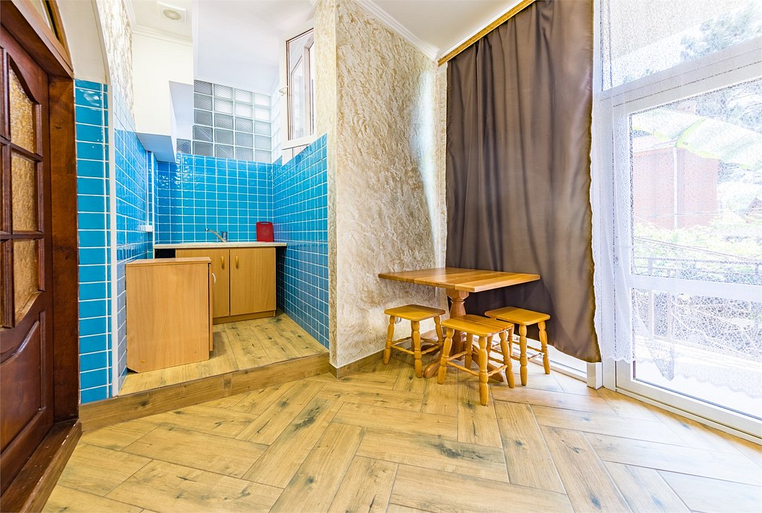 Апартаменты 4-местный 2-комнатный (с мини-кухней и балконом)