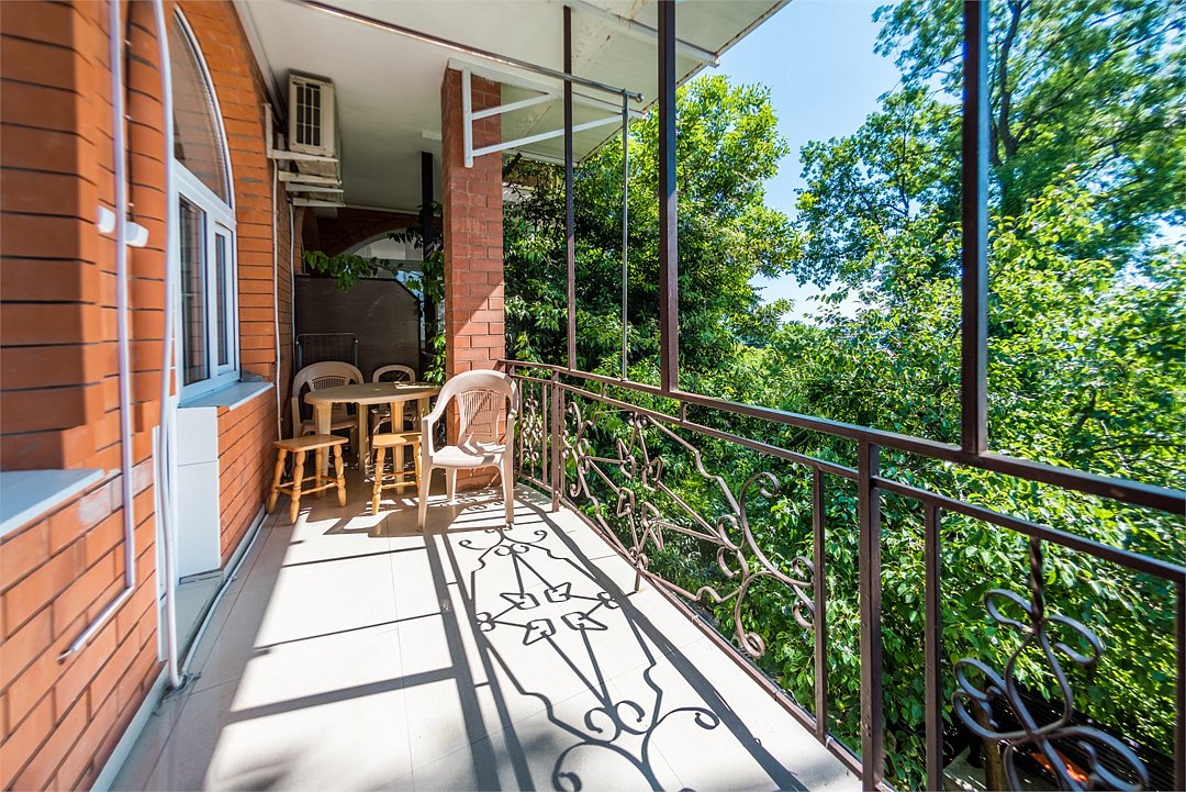 Апартаменты 4-местный 2-комнатный (с мини-кухней и балконом)