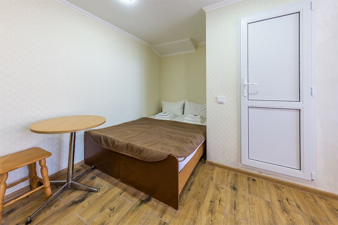 Апартаменты 4-местный 2-комнатный (с мини-кухней и балконом)