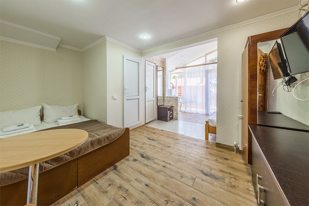 Апартаменты 4-местный 2-комнатный (с мини-кухней и балконом)