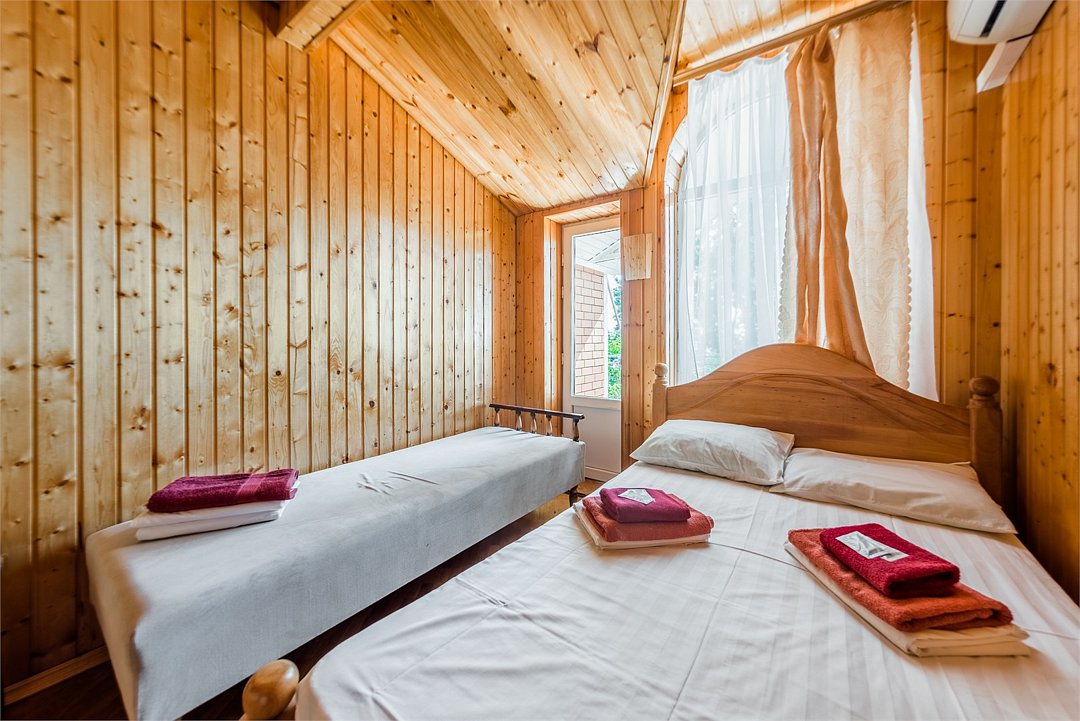 Апартаменты 4-местный 2-комнатный (с мини-кухней и балконом)