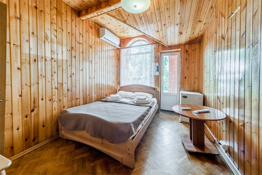 Апартаменты 4-местный 2-комнатный (с мини-кухней и балконом)