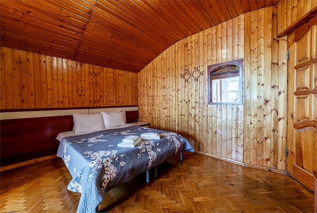 Люкс Улучшенный 6-местный 2-комнатный (с видом на море и балконом)