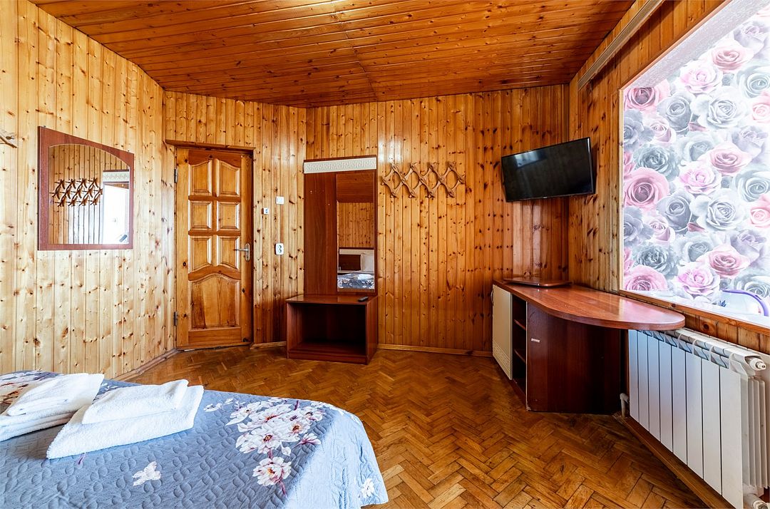 Люкс Улучшенный 6-местный 2-комнатный (с видом на море и балконом)