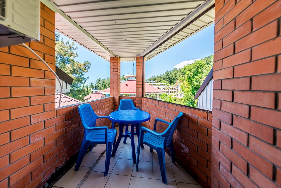 Люкс Улучшенный 6-местный 2-комнатный (с видом на море и балконом)