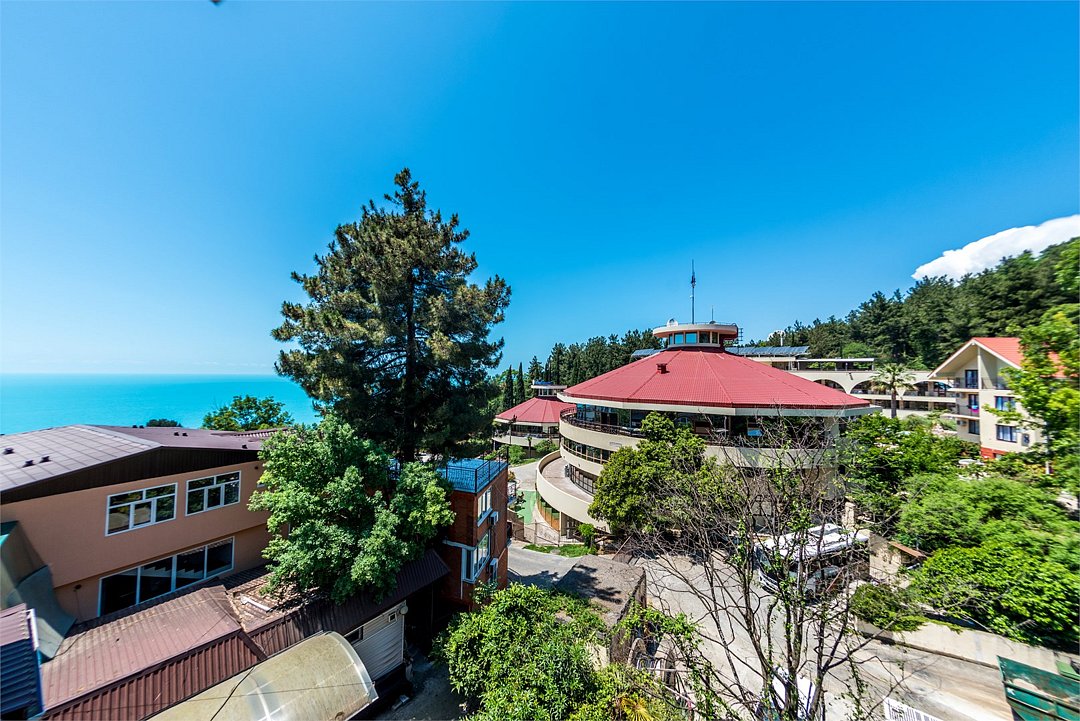 Люкс Улучшенный 6-местный 2-комнатный (с видом на море и балконом)