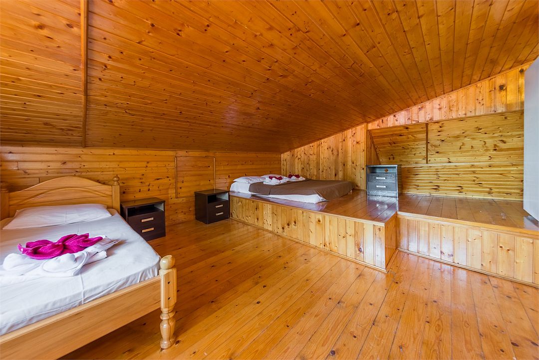 Люкс Улучшенный 6-местный 2-комнатный (с видом на море и балконом)