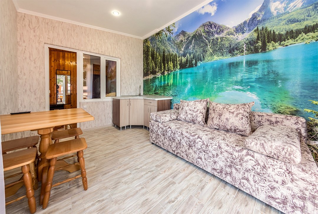 Люкс Улучшенный 6-местный 2-комнатный (с видом на море и балконом)