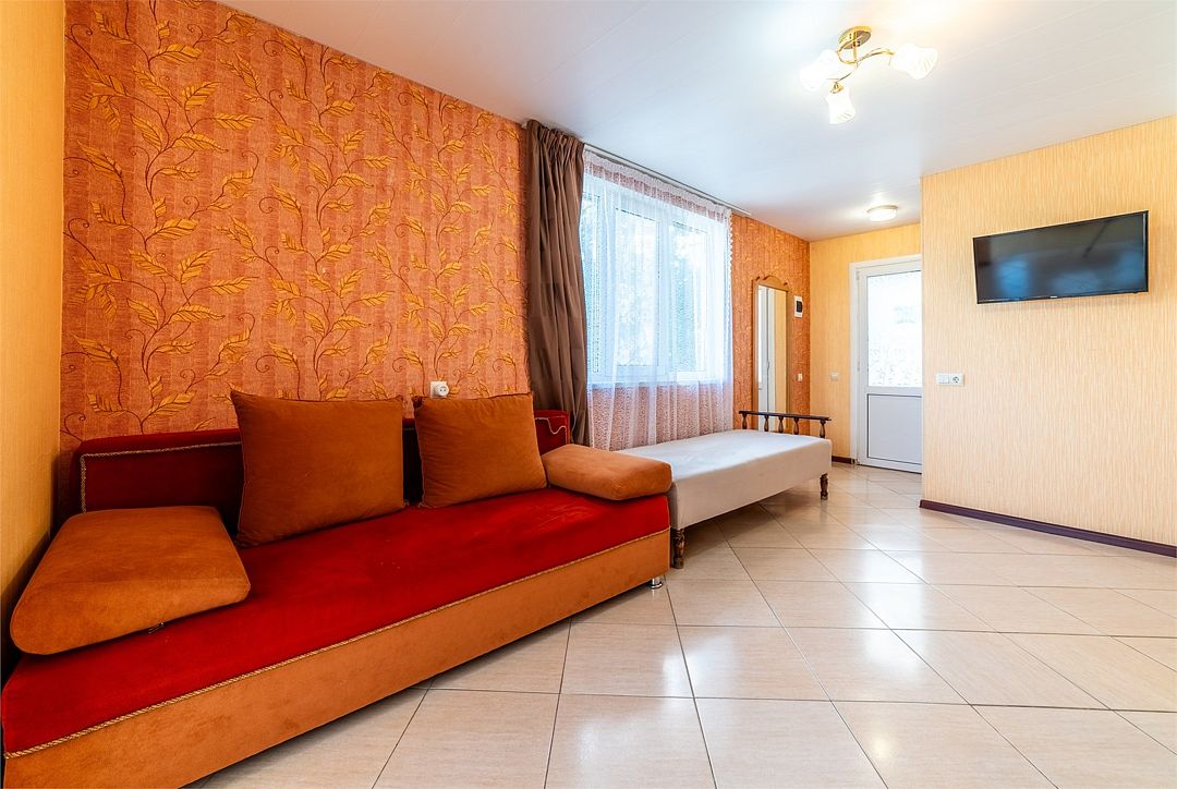 Люкс Улучшенный 6-местный 2-комнатный (с видом на море и балконом)