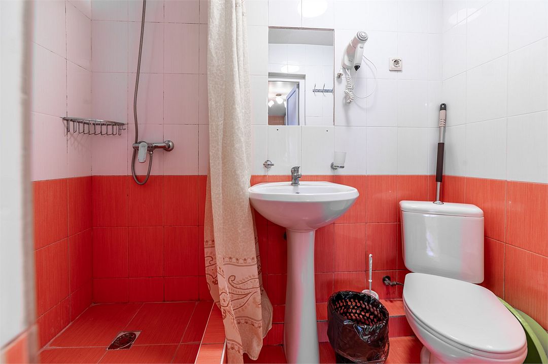 Люкс Улучшенный 6-местный 2-комнатный (с видом на море и балконом)