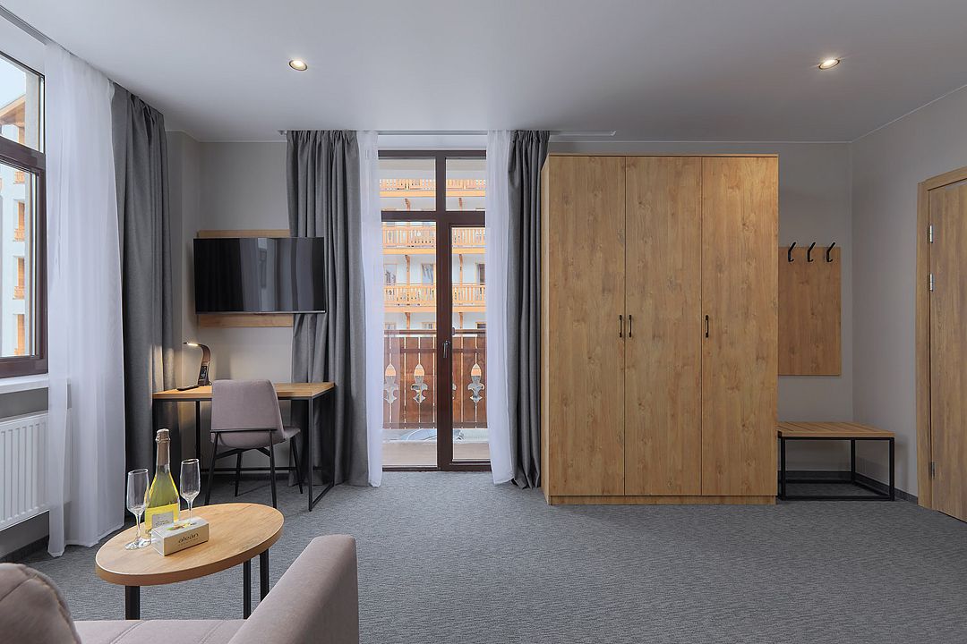 Suite 2-местный 2-комнатный (с балконом)