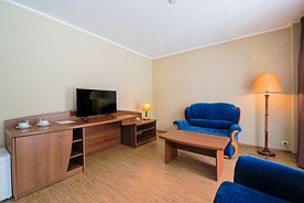 Двухместный люкс с 2 комнатами с балконом двуспальная кровать, Парк-отель Тропикана, Солнечногорский район