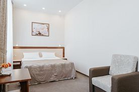 Двухместный номер Business двуспальная кровать, Отель Чарушин, Киров