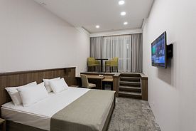 Двухместный люкс с видом на город двуспальная кровать, Отель Альфа, Киров