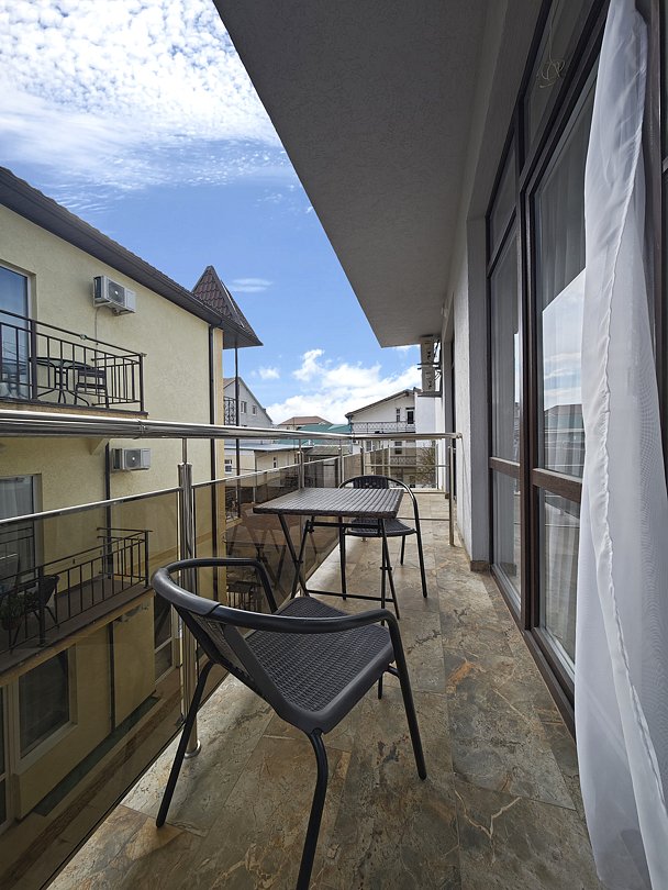 Комфорт 3-местный с балконом