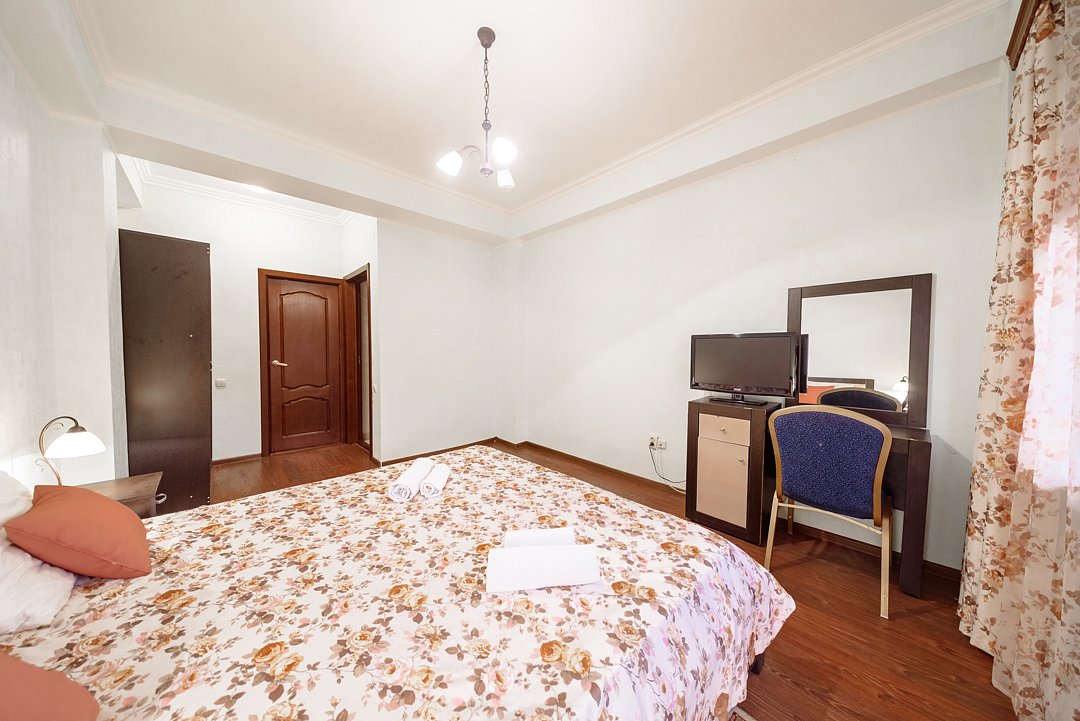 Коттедж 6-местный 4-комнатный (3-этажный)