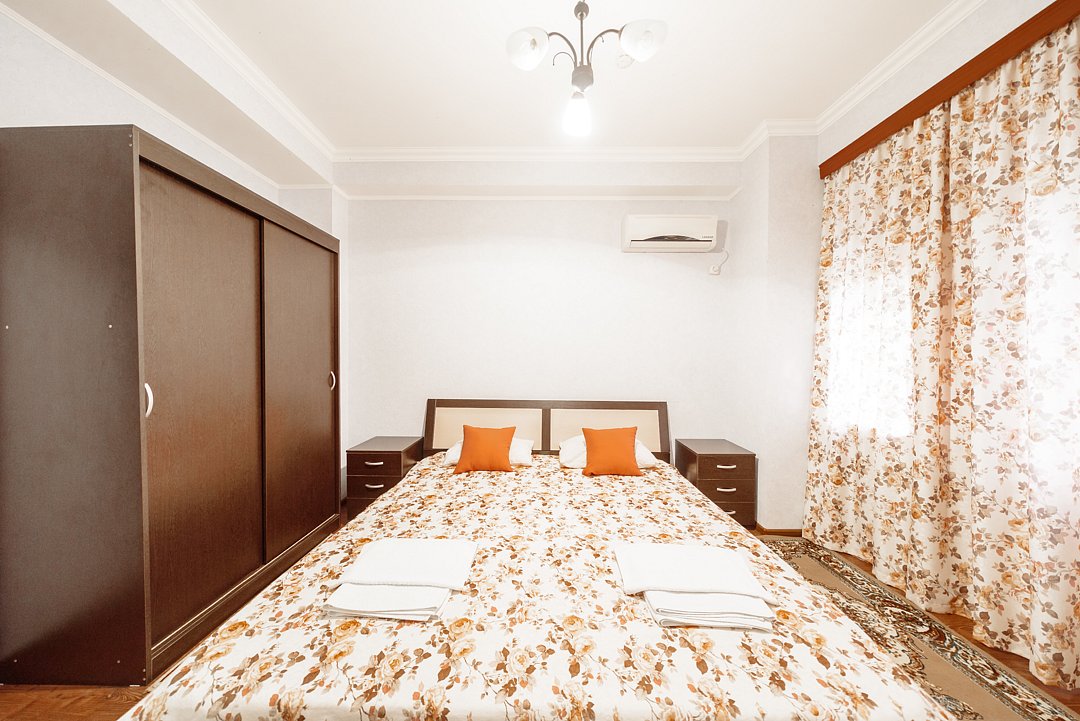 Коттедж 6-местный 4-комнатный (3-этажный)