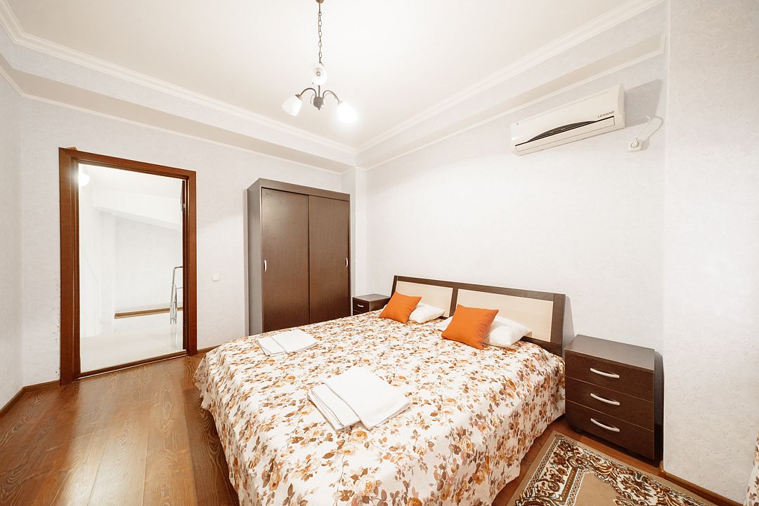 Коттедж 6-местный 4-комнатный (3-этажный)