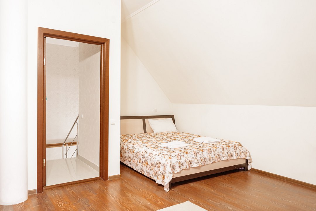 Коттедж 6-местный 4-комнатный (3-этажный)