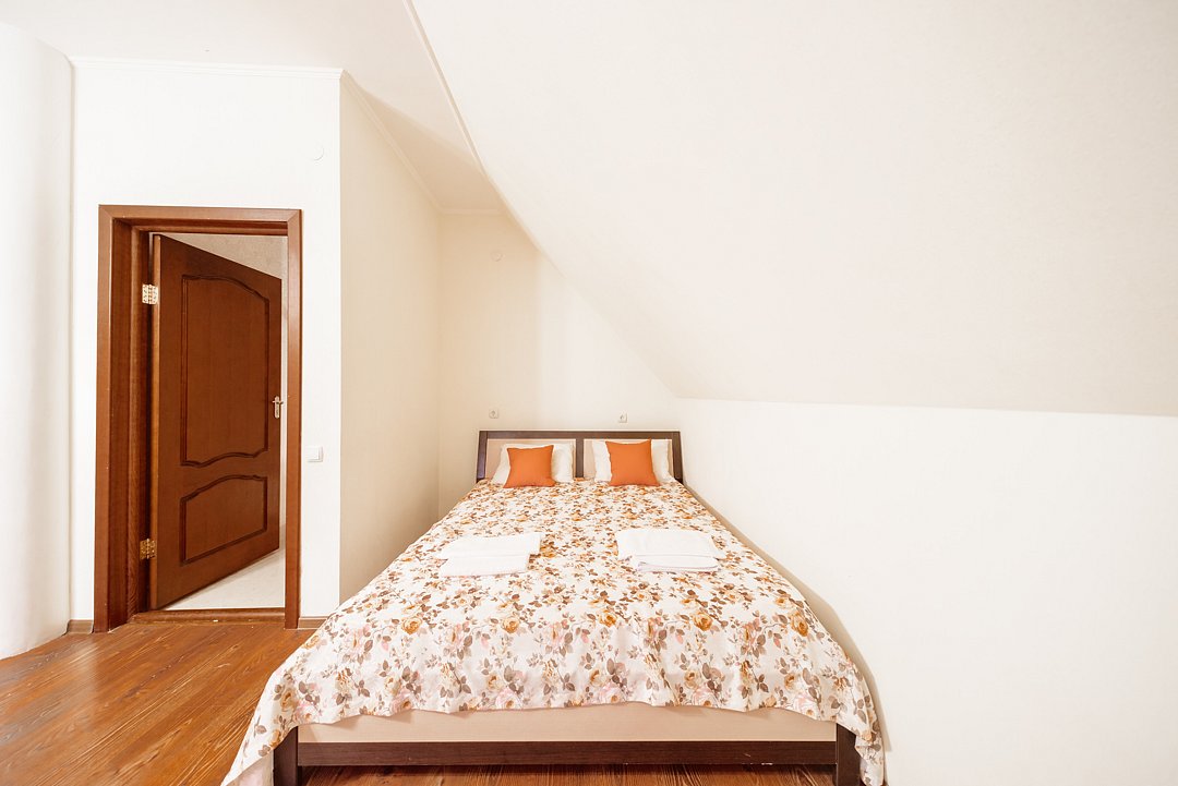 Коттедж 6-местный 4-комнатный (3-этажный)