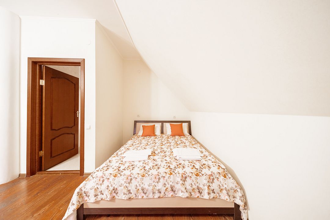 Коттедж 6-местный 4-комнатный (3-этажный)