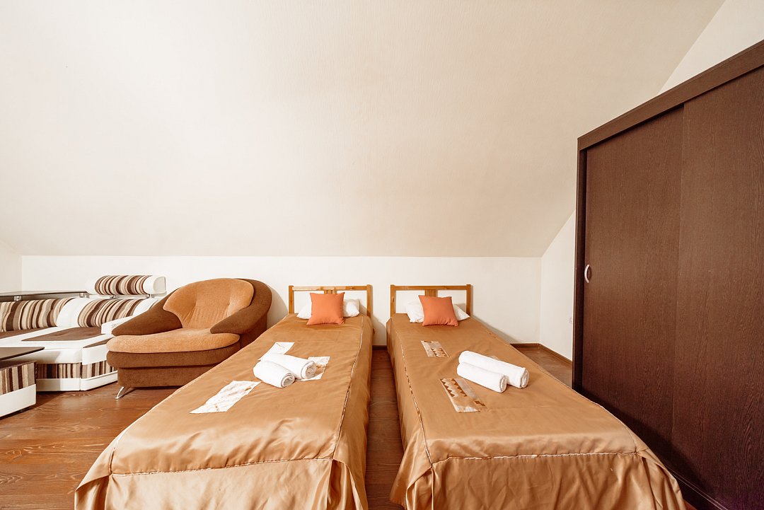 Коттедж 6-местный 4-комнатный (3-этажный)