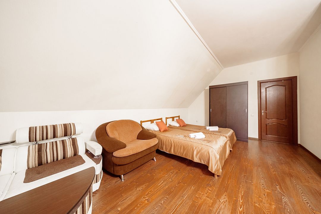 Коттедж 6-местный 4-комнатный (3-этажный)