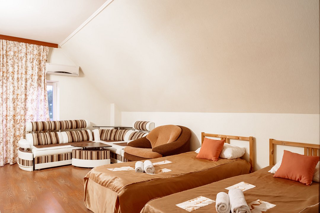 Коттедж 6-местный 4-комнатный (3-этажный)