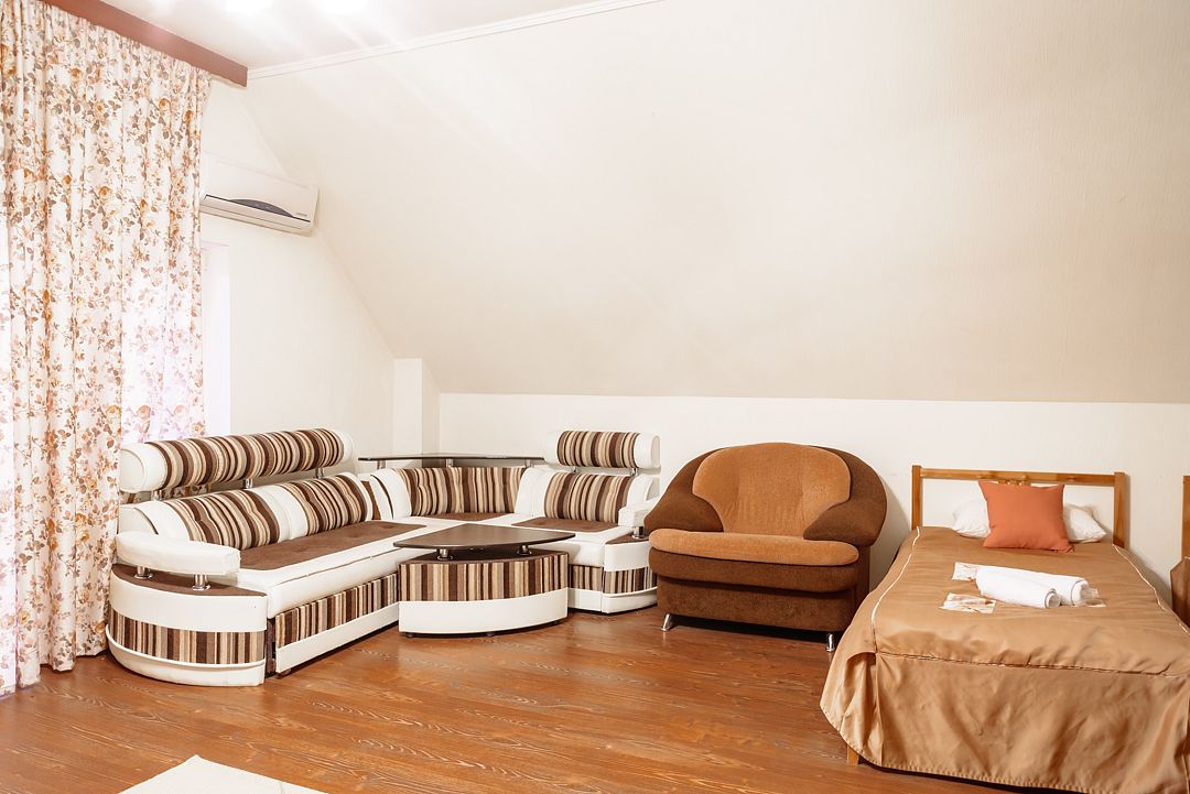 Коттедж 6-местный 4-комнатный (3-этажный)