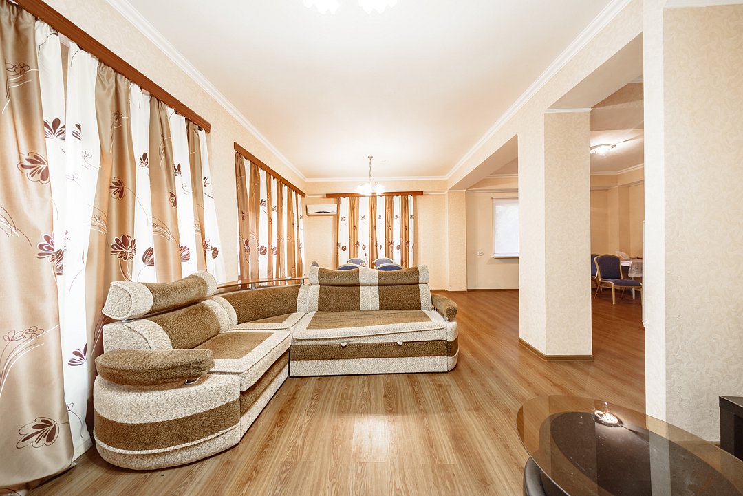 Коттедж 6-местный 4-комнатный (3-этажный)