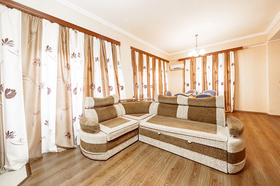 Коттедж 6-местный 4-комнатный (3-этажный)