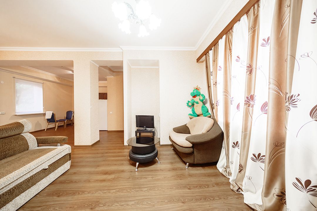 Коттедж 6-местный 4-комнатный (3-этажный)