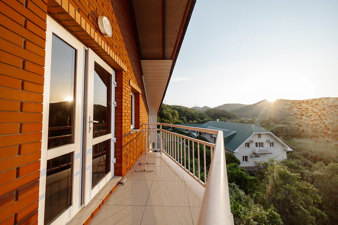 Коттедж 6-местный 4-комнатный (3-этажный)