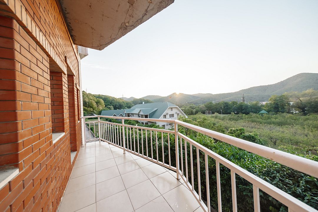 Коттедж 6-местный 4-комнатный (3-этажный)