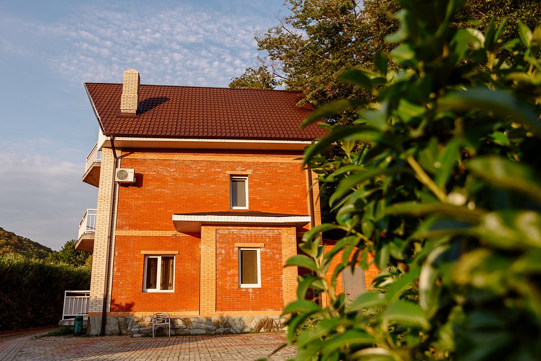 Коттедж 6-местный 4-комнатный (3-этажный)